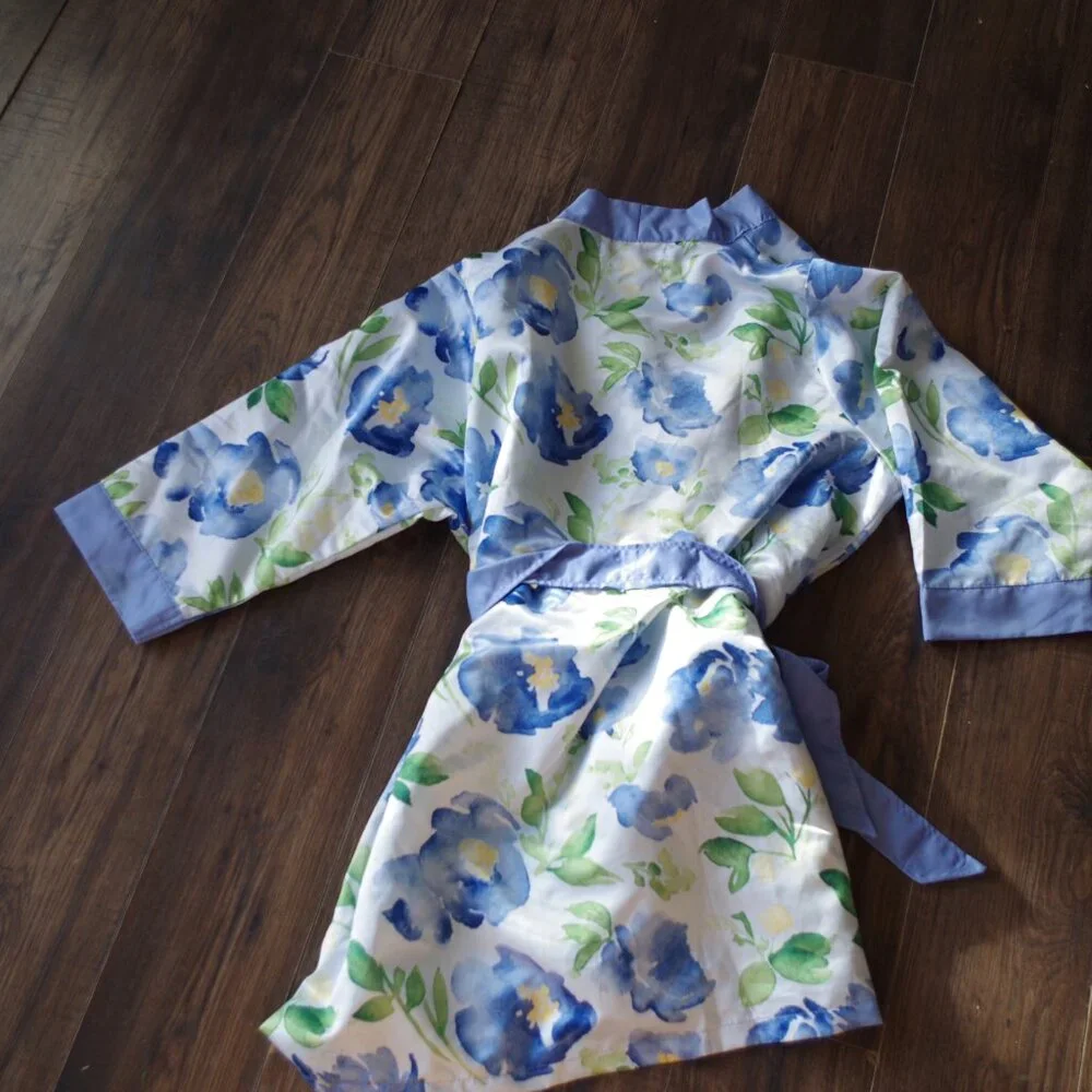 Hello Gorgeous Satin Robe - Picture 4 of 4